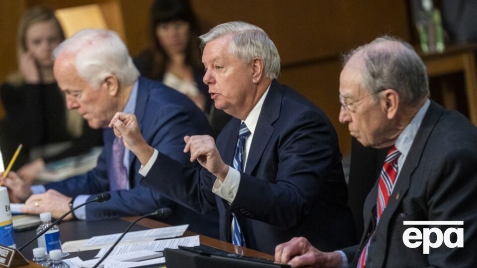 Грэм (в центре) вместе с коллегой Шахин обратился к Зеленскому