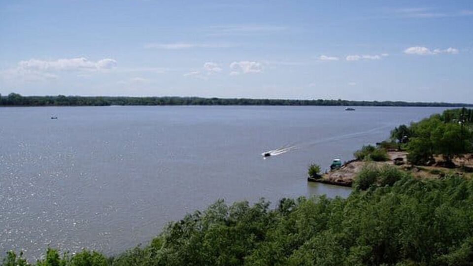 Морской подходный канал устья Быстрое временно закрыт для движения судов