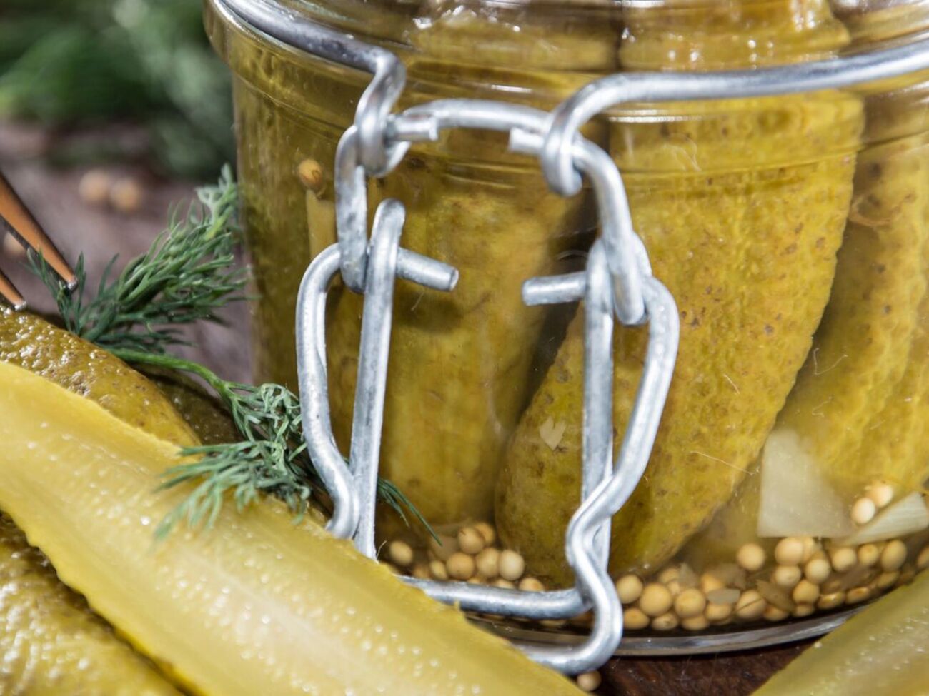 Огурцы приготовятся очень быстро