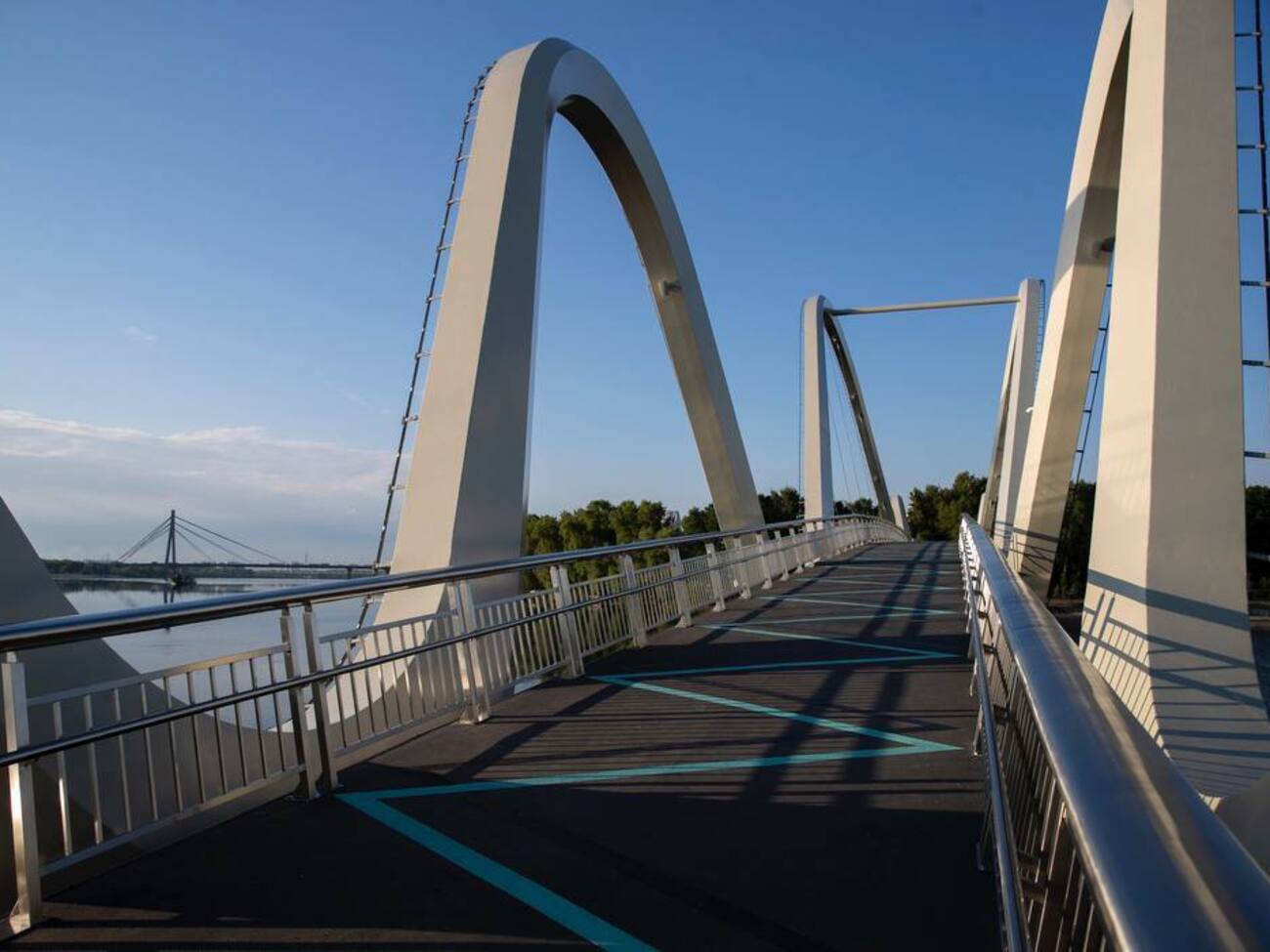 Пешеходно-велосипедный мост на Оболони открыли 28 мая 2024 года