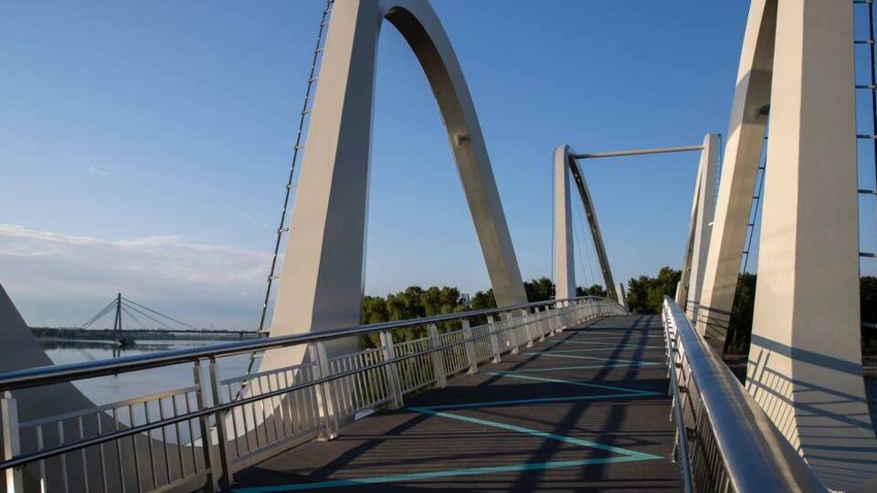 Пішохідно-велосипедний міст на Оболоні відкрили 28 травня 2024 року