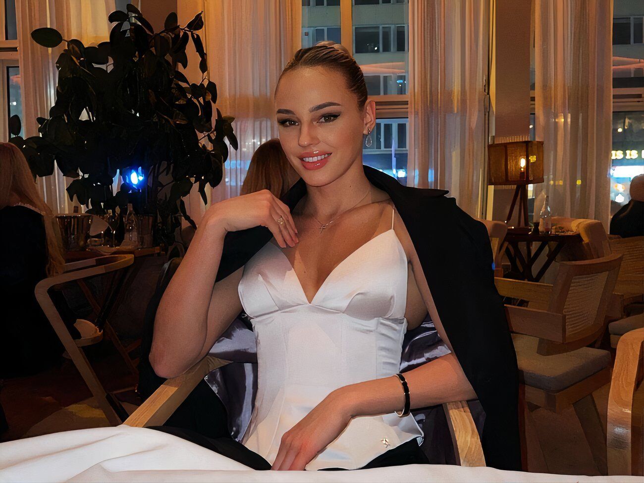 Белодед поделилась видео из Франции