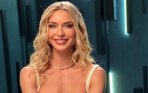 Боржемская: Вы часто делаете комплименты моим рукам