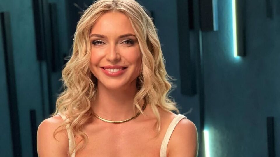 Боржемська: Ви часто робите компліменти моїм рукам