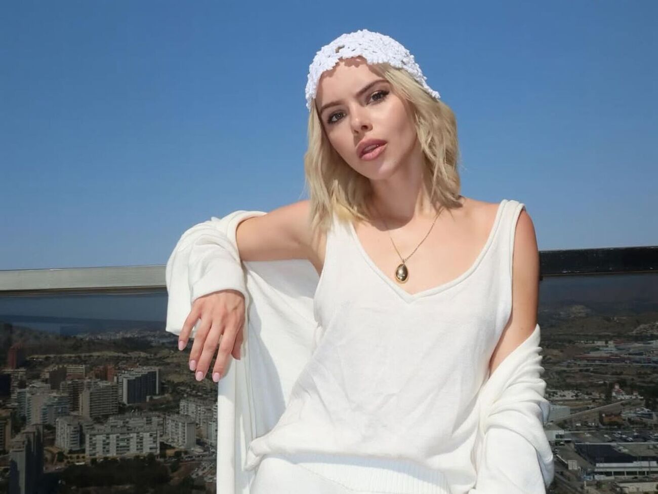 Летом 2022 года певица выпустила трек "Ванька-встанька", в котором высмеяла российских оккупантов