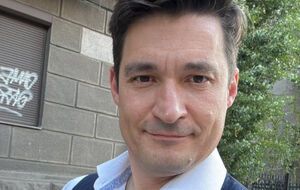 11 років тому в молоді в руках були "коктейлі Молотова". Сьогодні – лише картонні плакати