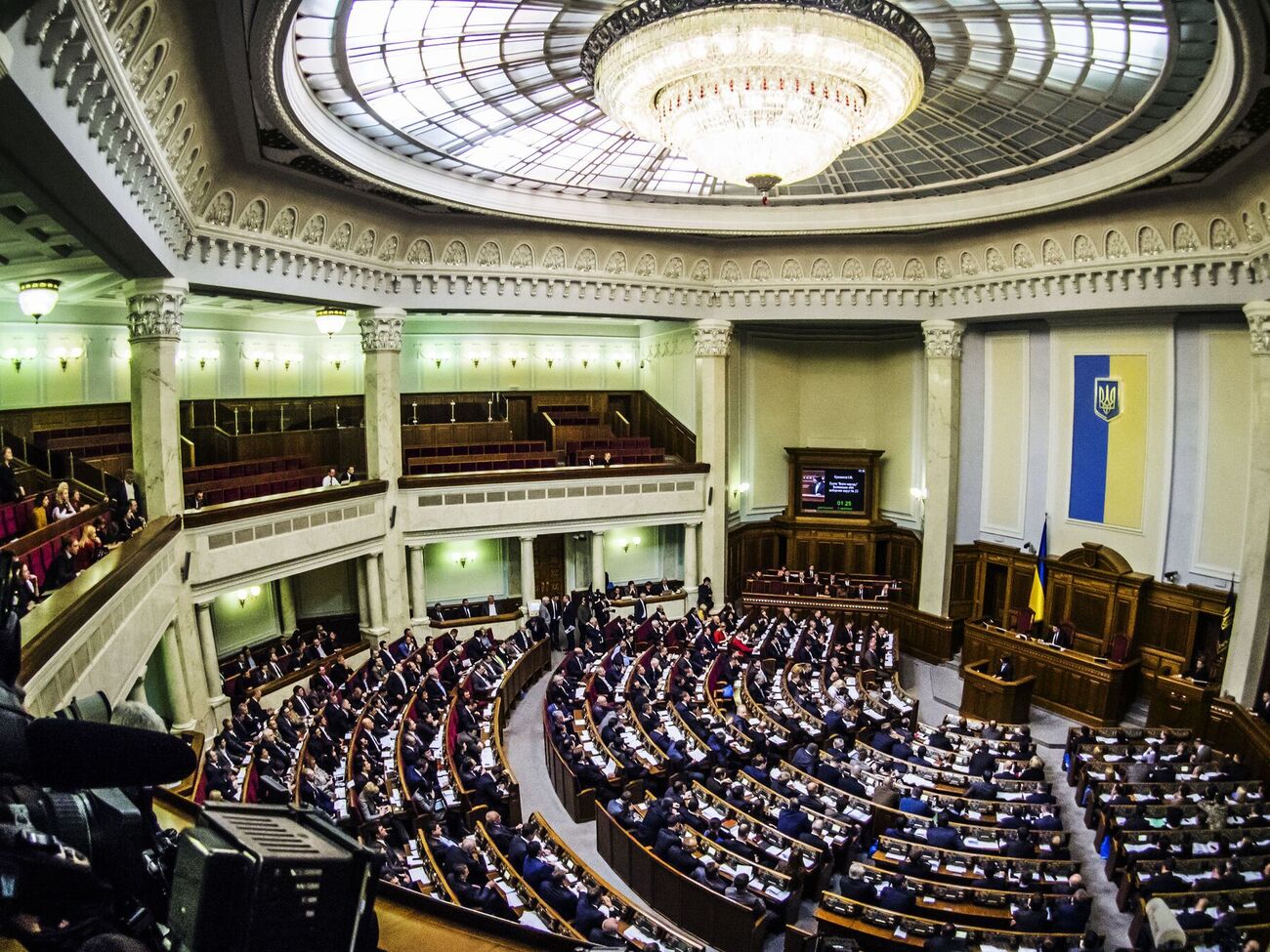 Парламентарии могут собраться на следующей неделе, предположительно, во вторник, отметили нардепы