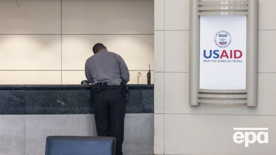 Структуры ООН предлагали выкупить препараты, но правительство США забеспокоилось, что на коробках логотипы USAID и они могут попасть не туда