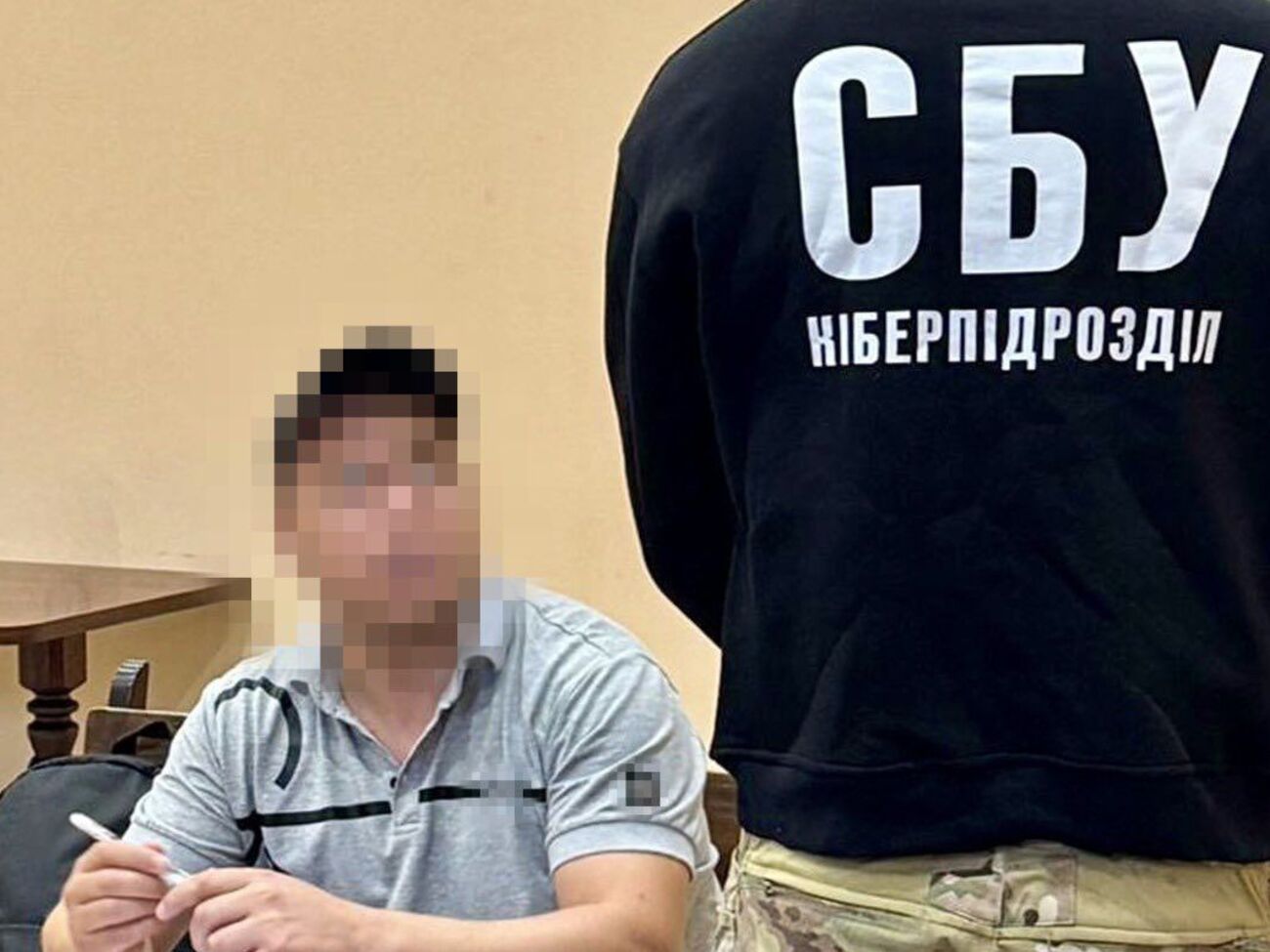 Підозрюваний потрапив до уваги ФСБ, коли публікував у соцмережах антиукраїнські коментарі, наголошує СБУ