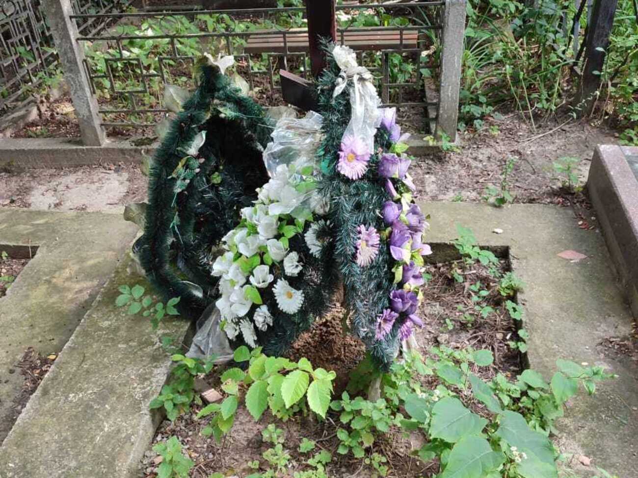 За п'ять років на могилі видатного діяча культури не встановили пам'ятника