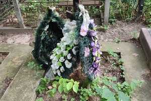 За пять лет на могиле выдающегося деятеля культуры не установили памятник