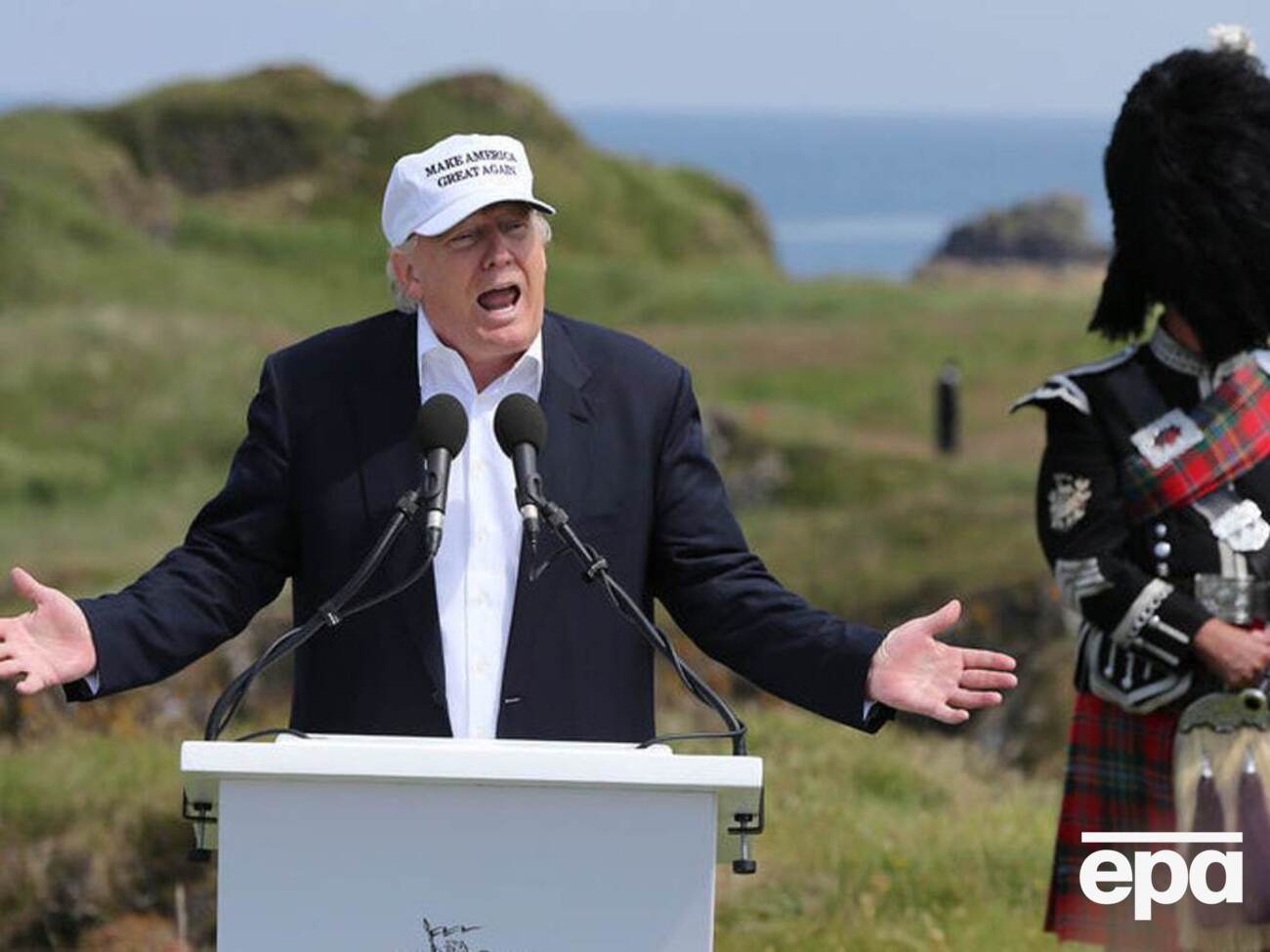 В рамках визита Трамп откроет второе 18-луночное поле для гольфа на территории Абердиншира