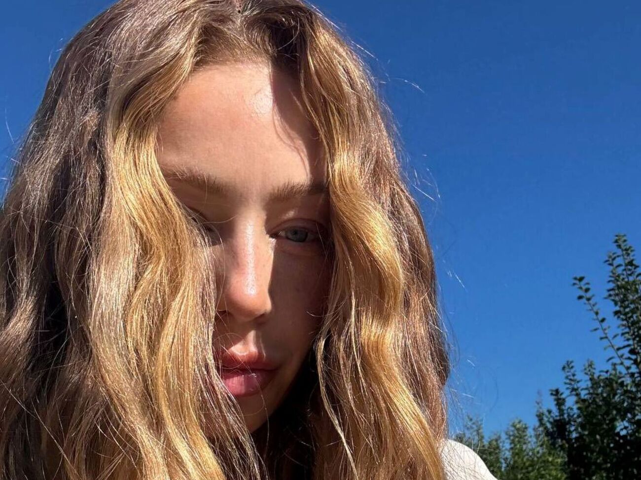 Тина Кароль весит около 52 кг