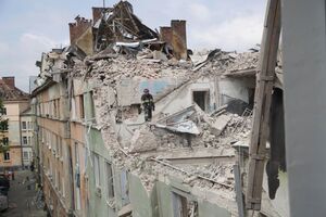Фигурантов дела подозревают в растрате средств, предназначенных для восстановления окон в доме по ул. Стрыйской