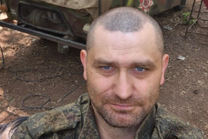 Чоловік у соцмережі публікує відео з фронту в Україні