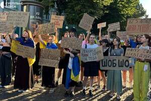 Замість того, щоб жорстко придушити протести, Зеленський пообіцяв змінити курс, пише медіа