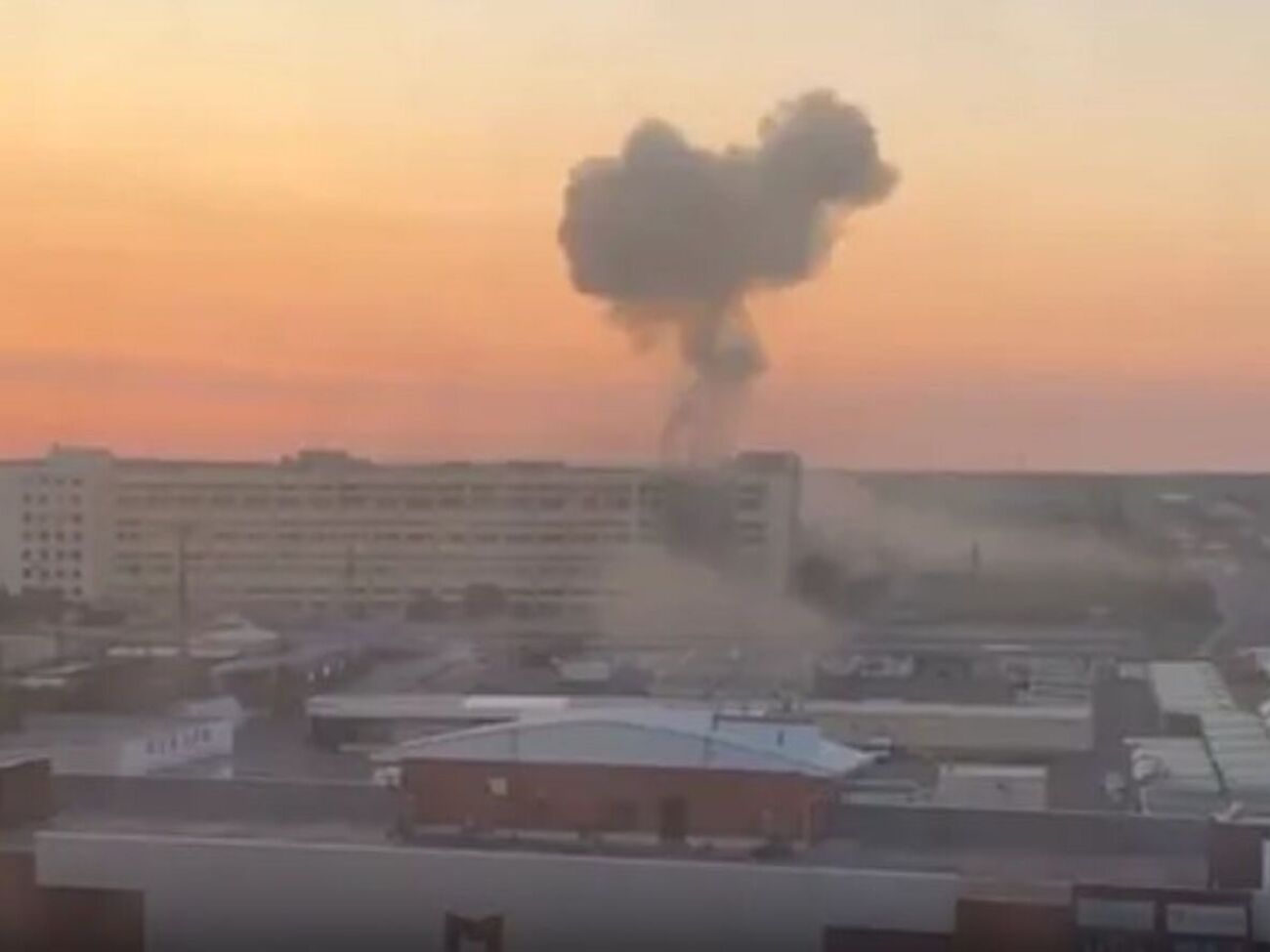 Об атаке беспилотников на завод сообщали утром 26 июля Telegram-каналы Supernova+ и MASH