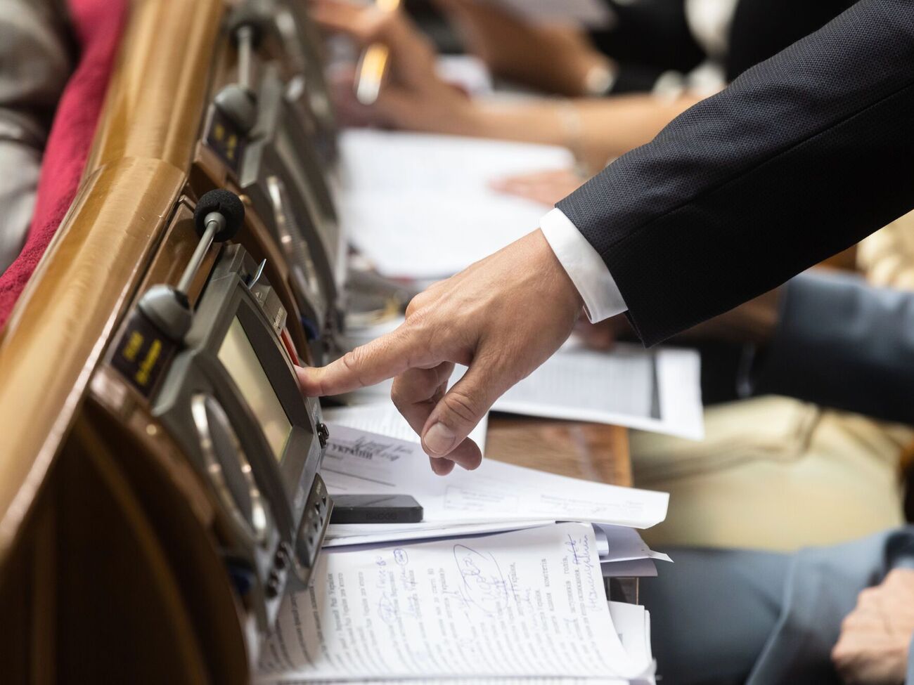 Спикер "Слуги народа" заявила, что фракция настроена поддержать президентский законопроект