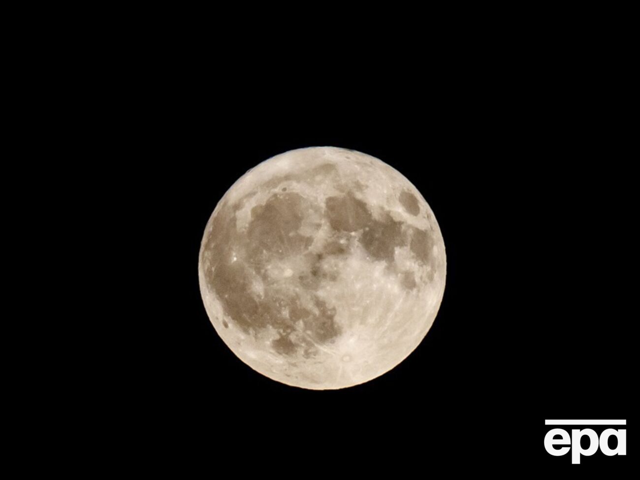 В Луну может врезаться астероид через семь лет