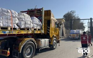 Грузовики с гуманитарной помощью отправились в Газу