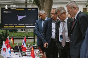 Специалисты ГУР МО Украины показали дипломатам образцы трофейного российского вооружения