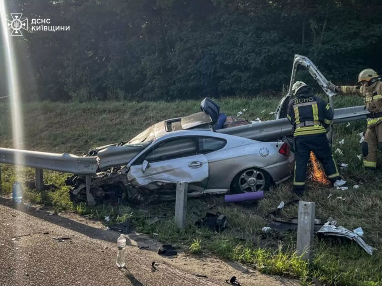 Спасатели деблокировали водителя с помощью специнструментов