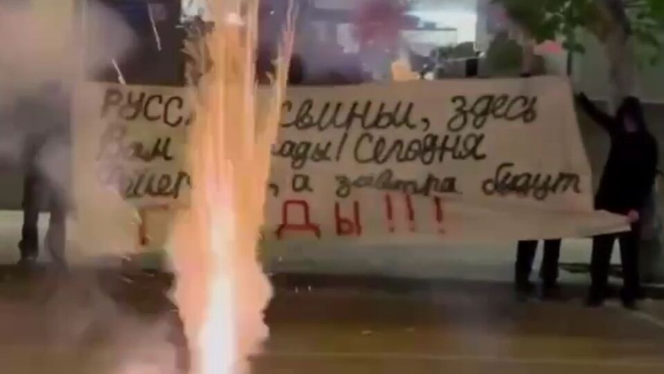 Уранці активісти зібралися біля палацу спорту, після чого знову пішли до готелю