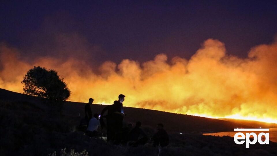 Более тысячи человек пришлось эвакуировать