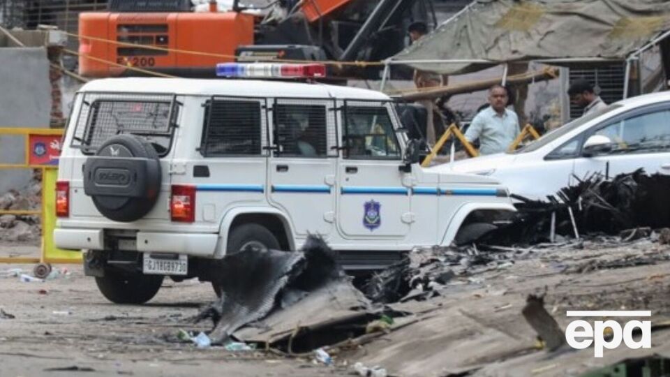 Правоохранители изъяли многочисленные поддельные фотографии, на которых фигурант изображен с мировыми лидерами