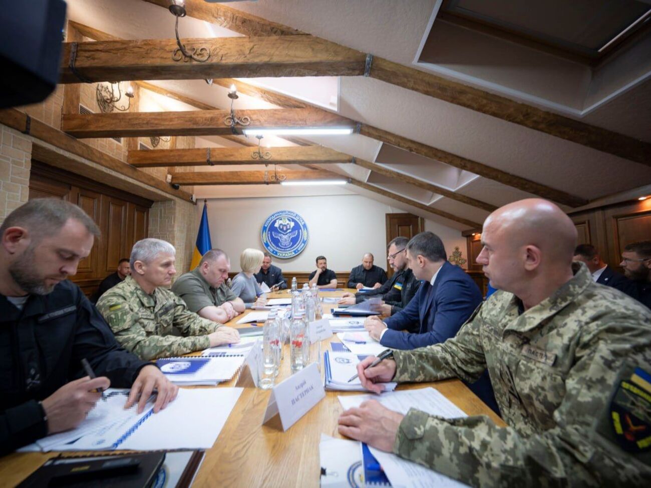 У президента обсудили освобождение пленных