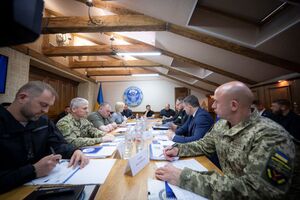 У президента обсудили освобождение пленных