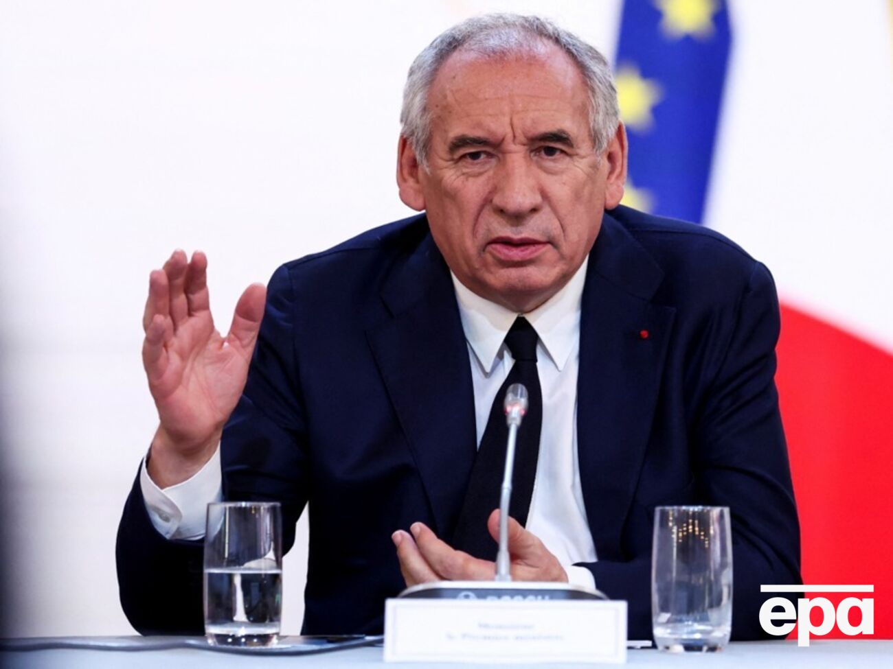 Байру считает, что Евросоюз "решил подчиниться" США