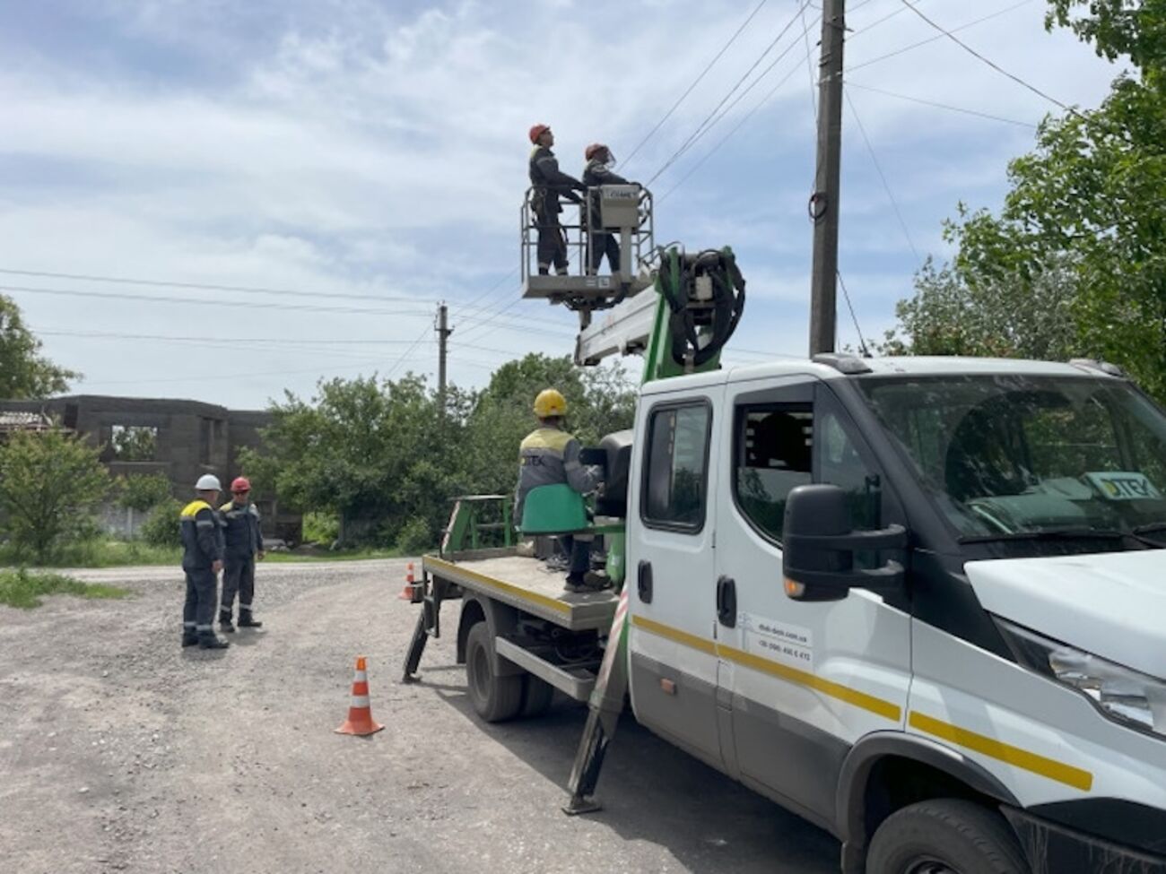 Неделей ранее энергетикам удалось вернуть свет в дома более 160 тыс. семей