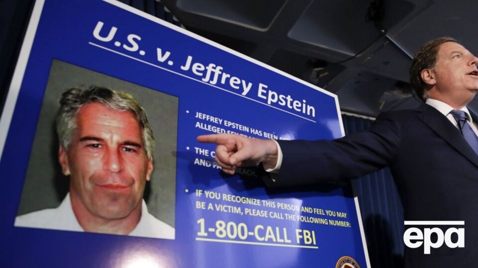 По словам источника газеты, по делу Эпштейна насчитывается не менее 5 млн документов