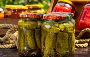 Тархун придаст огурцам очень интересный вкус