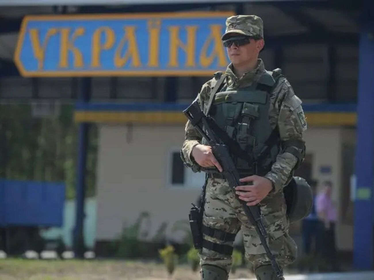 До списку входять 13 автомобільних і сім залізничних пунктів пропуску, які, як пишуть пропагандисти, "фактично" давно не працюють