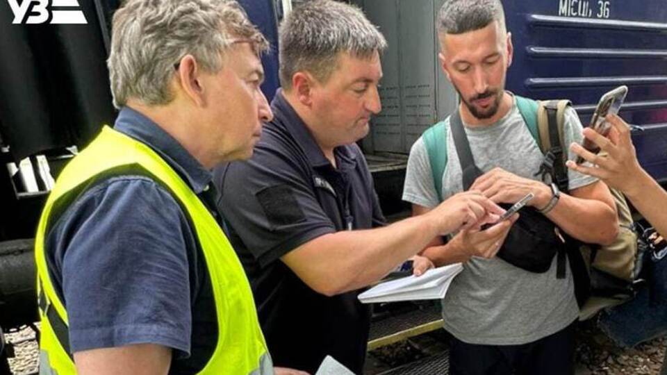 Ужесточение проверок произошло на фоне скандалов из-за сложностей и махинаций с приобретением билетов на популярные направления
