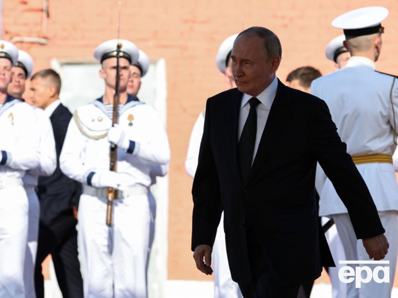 Путин прибыл на задний двор Главного адмиралтейства в Санкт-Петербурге