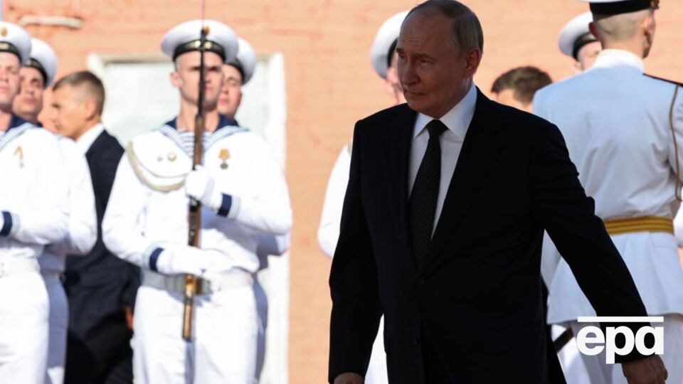 Путин прибыл на задний двор Главного адмиралтейства в Санкт-Петербурге