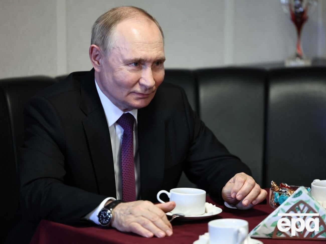 Фото Путіна з підписом про його участь у зйомках як каскадера висить у центрі єдиноборств Санкт-Петербурзького державного морського технічного університету