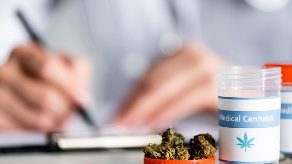 Минздрав расширил перечень дозировок лекарств из каннабиса, производимых в аптеках