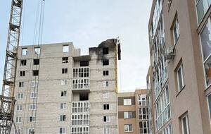 Губернатор показал последствия падения обломков, но об атаке на завод умолчал