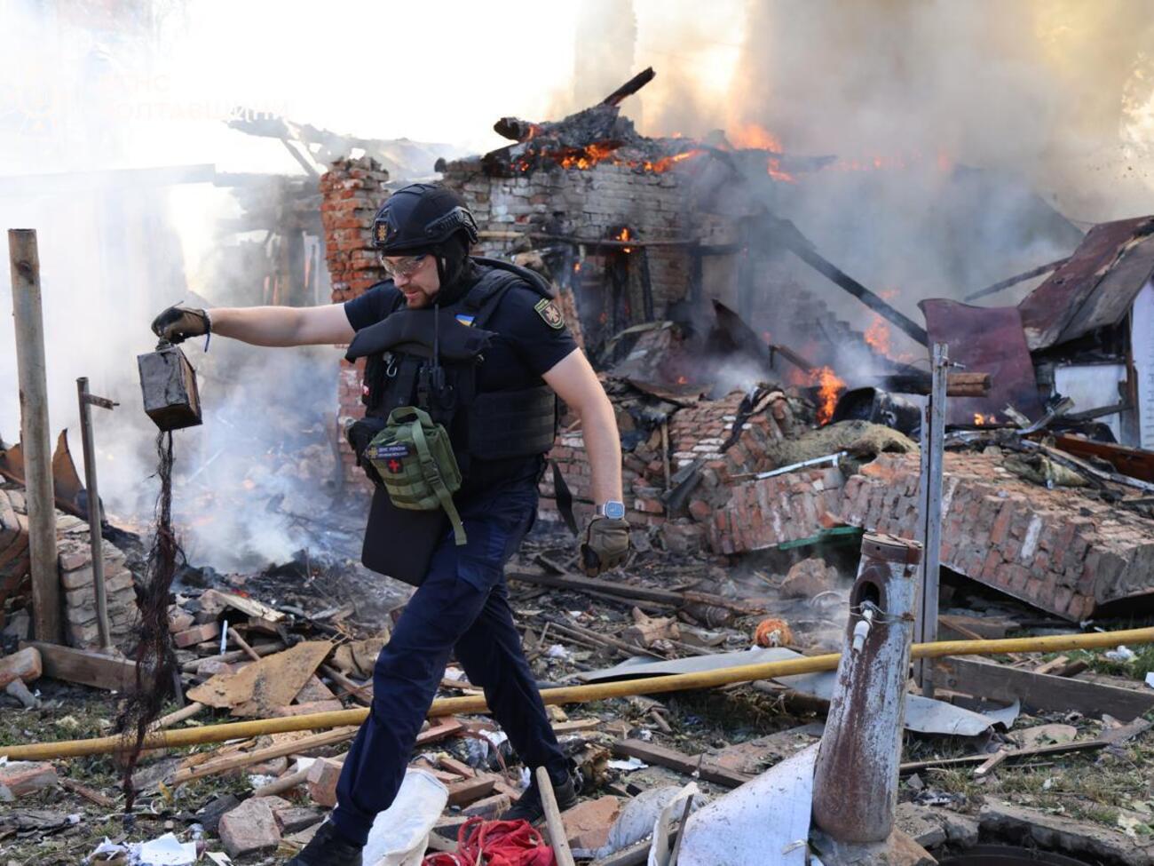 В результате вражеского удара возникли пожары