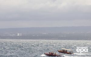 Спасатели ищут выживших после крушения парома