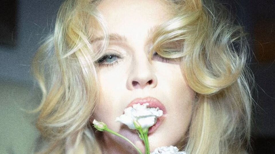 Мадонна занимается инверсионной терапией