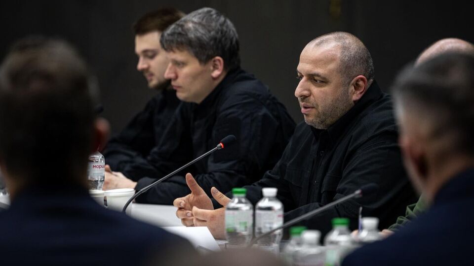 Умеров обсудил сотрудничество в военном производстве