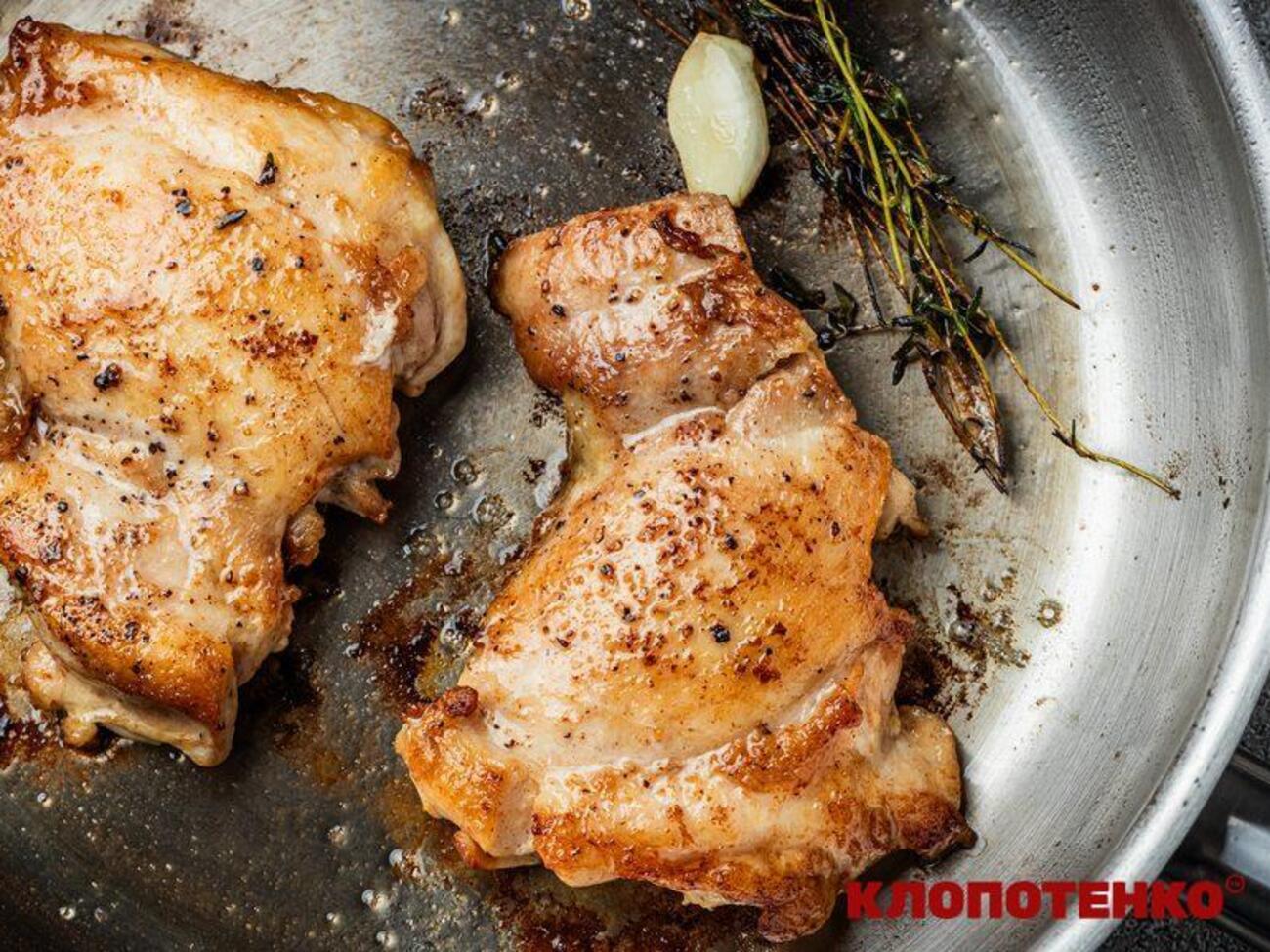 Стейки подают горячими