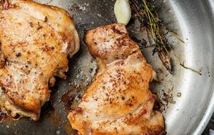 Стейки подают горячими