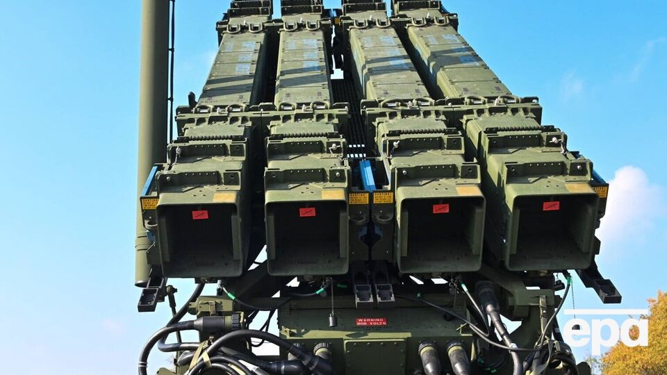 Источник CBS утверждает, что остановка поставок вооружений затронула не только Украину