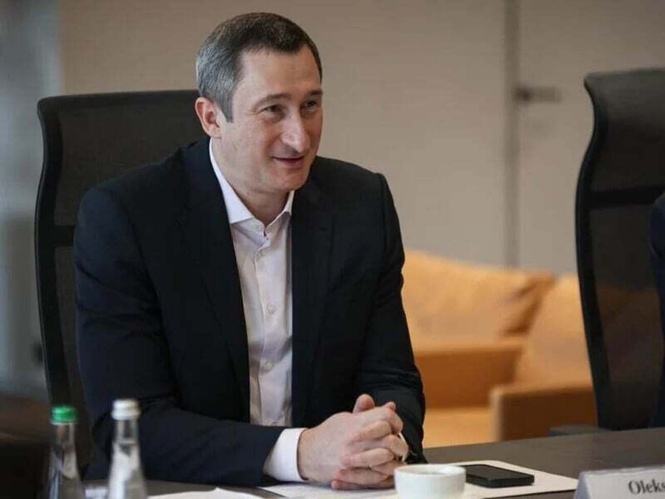 Шмигаль пояснює, на яких посадах обов'язки Чернишова (на фото) можуть виконувати інші люди, а на яких ні